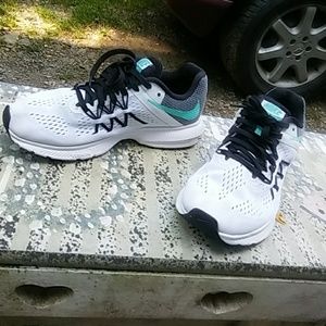 NIKE zoom winflo sneakers